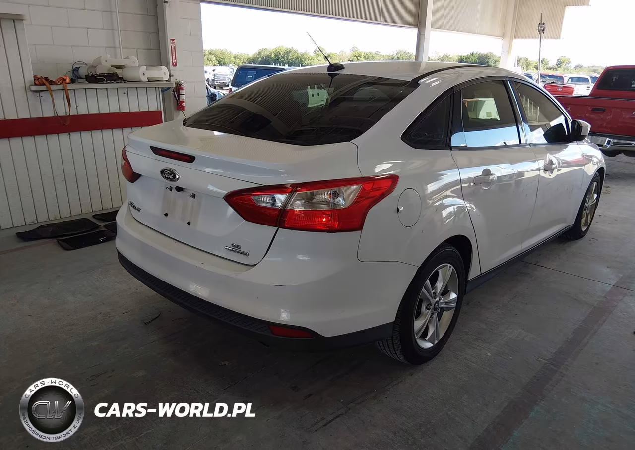 2012 Ford Focus Se VIN:1FAHP3F22CL458172 - 4
