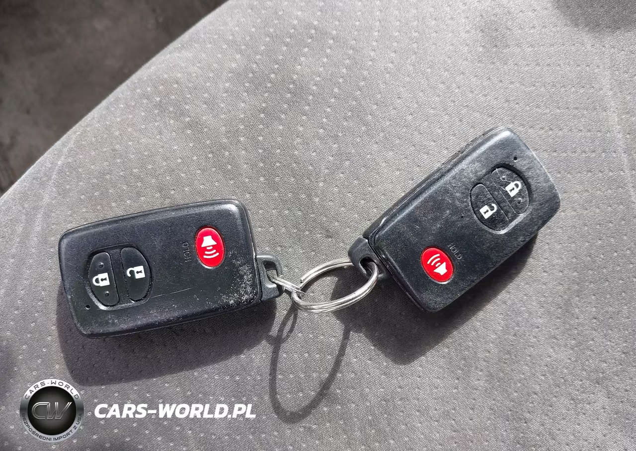 2012 Toyota Prius Two VIN:JTDKN3DUXC5496019 - 11