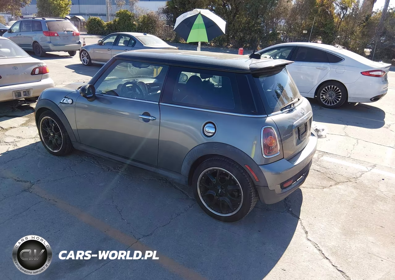 2007 Mini Cooper S VIN:WMWMF73537TL89948 - 3