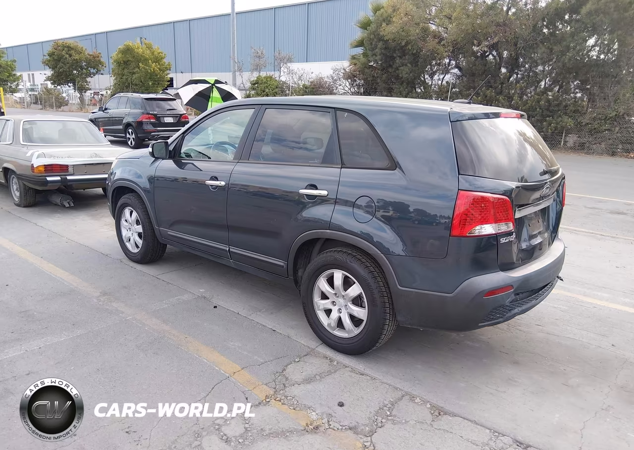 2011 Kia Sorento Lx VIN:5XYKT3A16BG088834 - 3