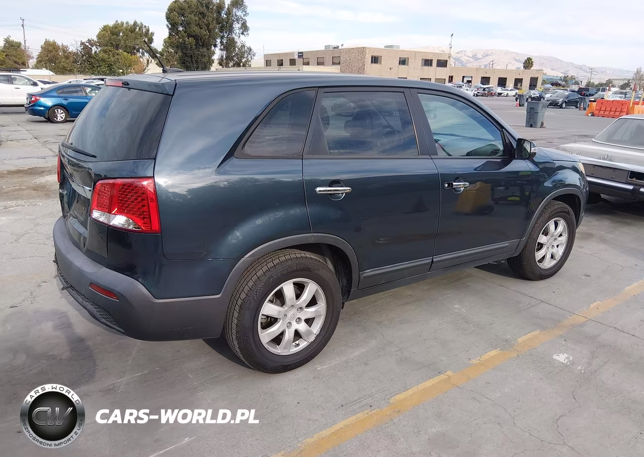 2011 Kia Sorento Lx VIN:5XYKT3A16BG088834 - 4