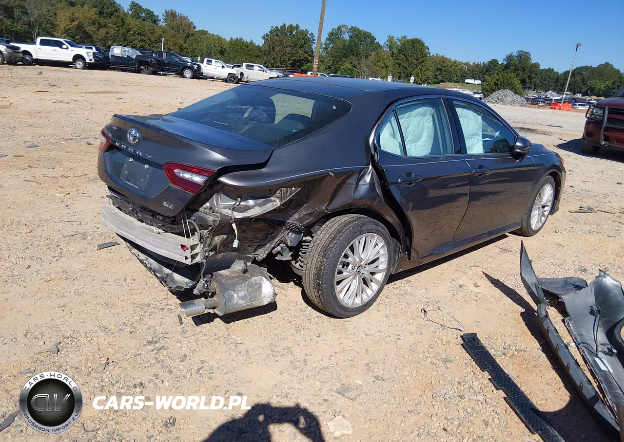 2018 Toyota Camry Xle VIN:4T1B11HK0JU102227 - 4