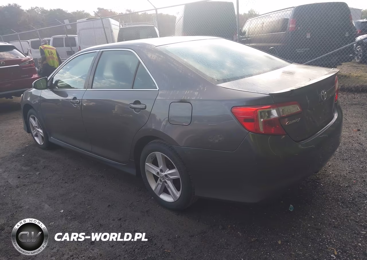 2014 Toyota Camry Se VIN:4T1BF1FKXEU456783 - 3