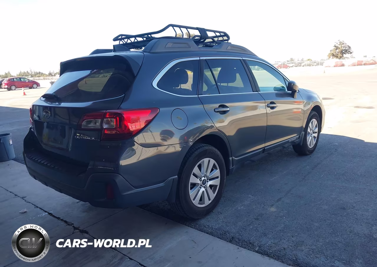 2018 Subaru Outback 2.5I Premium VIN:4S4BSACC6J3201413 - 4