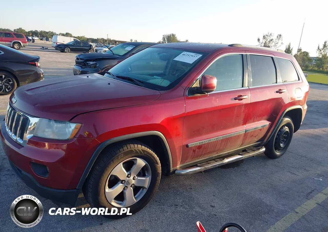 2013 Jeep Grand Cherokee Laredo VIN:1C4RJEAG8DC643357 - 13