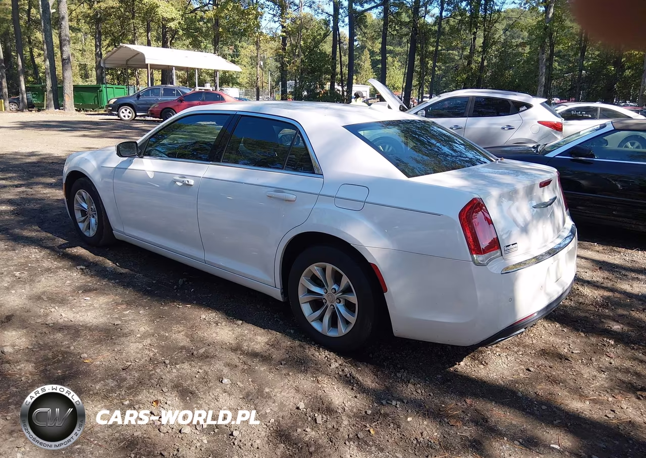 2015 Chrysler 300 Limited VIN:2C3CCAAG1FH756113 - 3