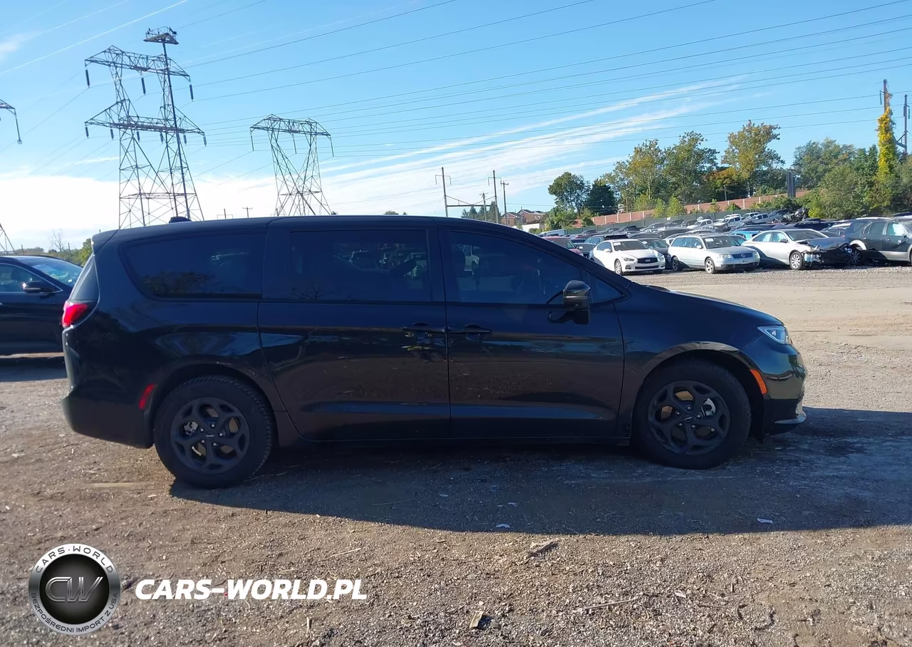 2023 Chrysler Pacifica Hybrid Touring L VIN:2C4RC1L71PR626962 - 14