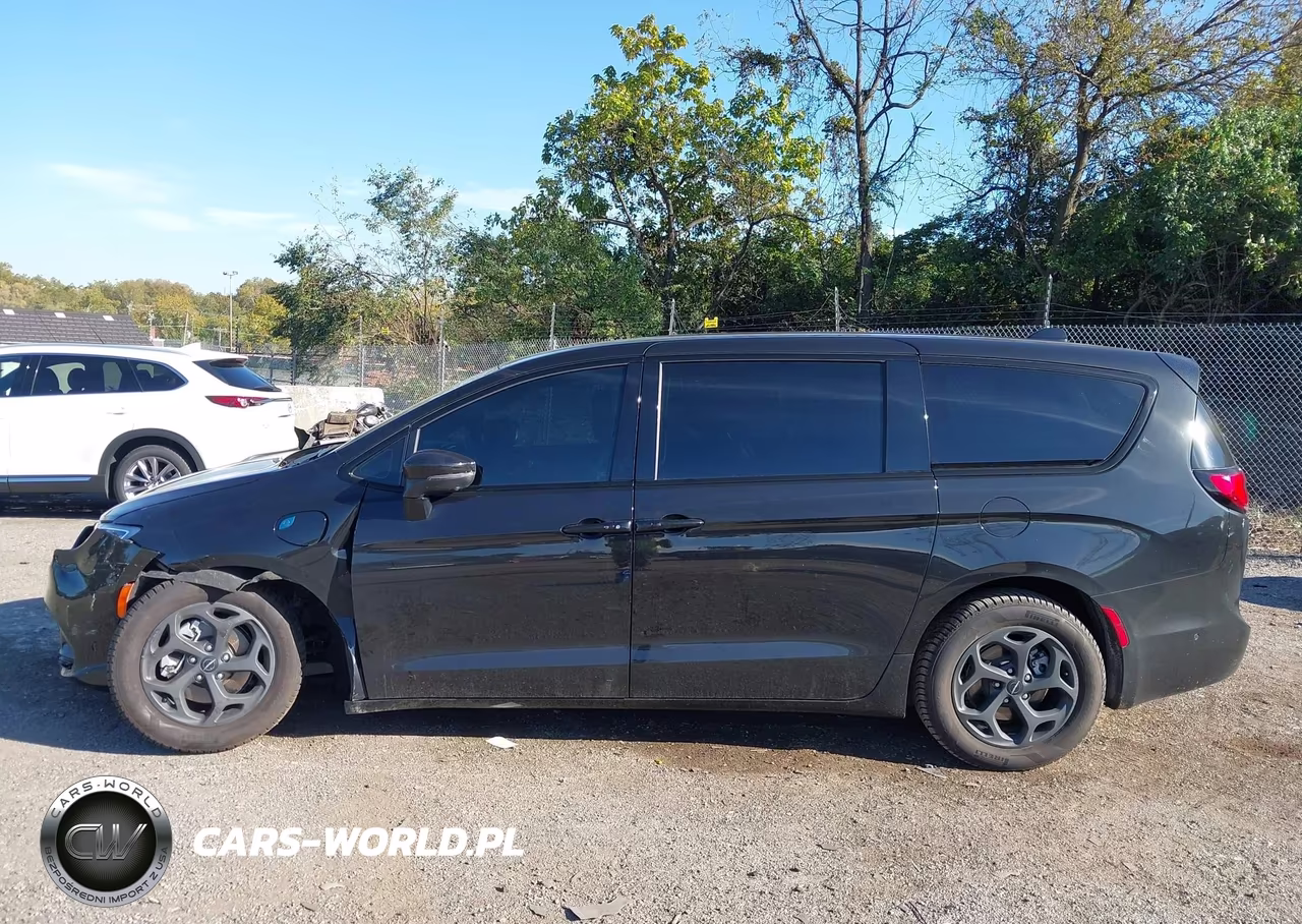 2023 Chrysler Pacifica Hybrid Touring L VIN:2C4RC1L71PR626962 - 15