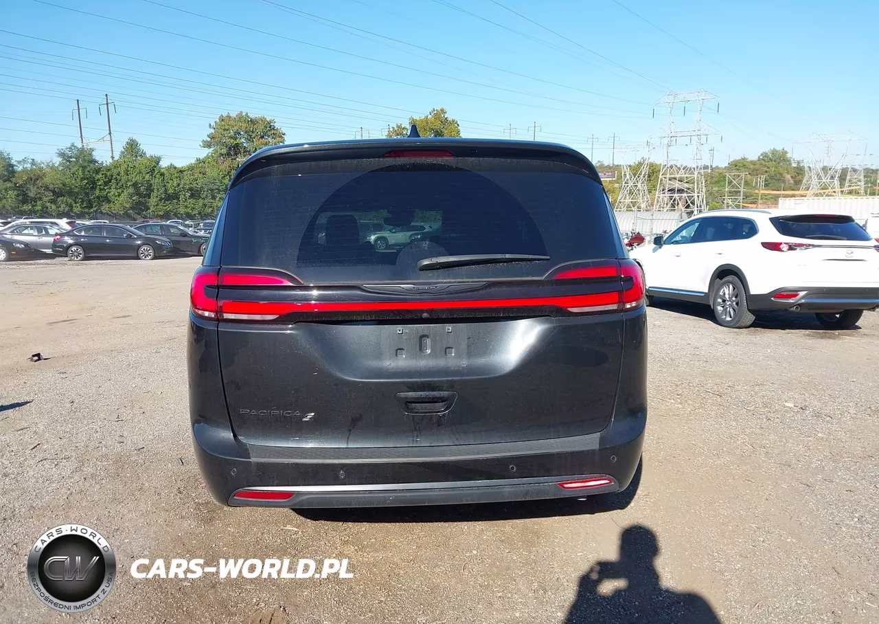 2023 Chrysler Pacifica Hybrid Touring L VIN:2C4RC1L71PR626962 - 17