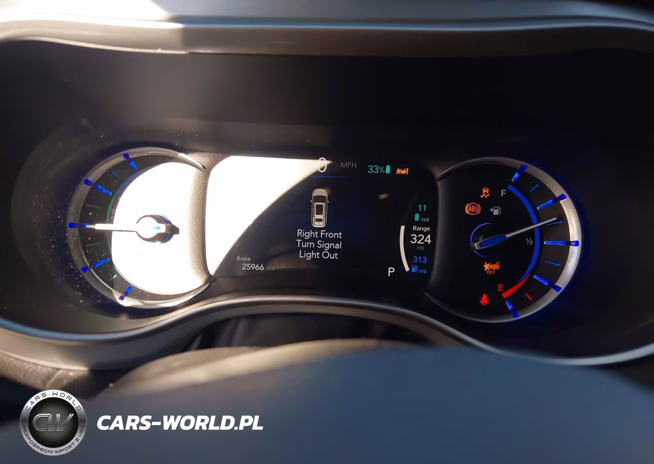 2023 Chrysler Pacifica Hybrid Touring L VIN:2C4RC1L71PR626962 - 7
