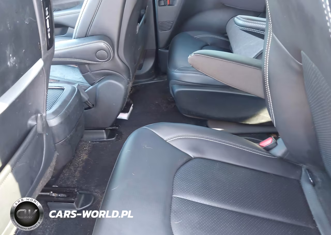 2023 Chrysler Pacifica Hybrid Touring L VIN:2C4RC1L71PR626962 - 8