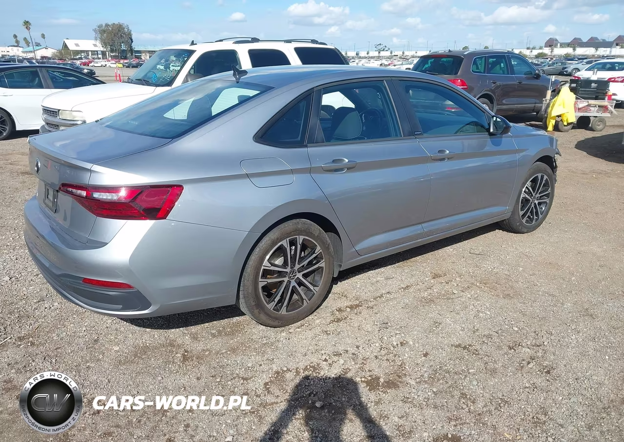 2024 Volkswagen Jetta 1.5T Sport VIN:3VWBM7BU8RM005797 - 4