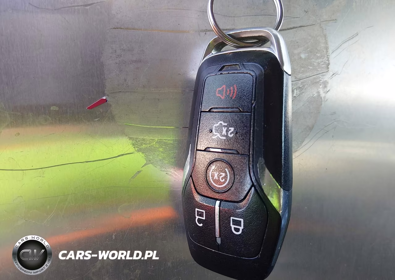 2013 Ford Fusion Energi Titanium VIN:3FA6P0SU1DR319098 - 11