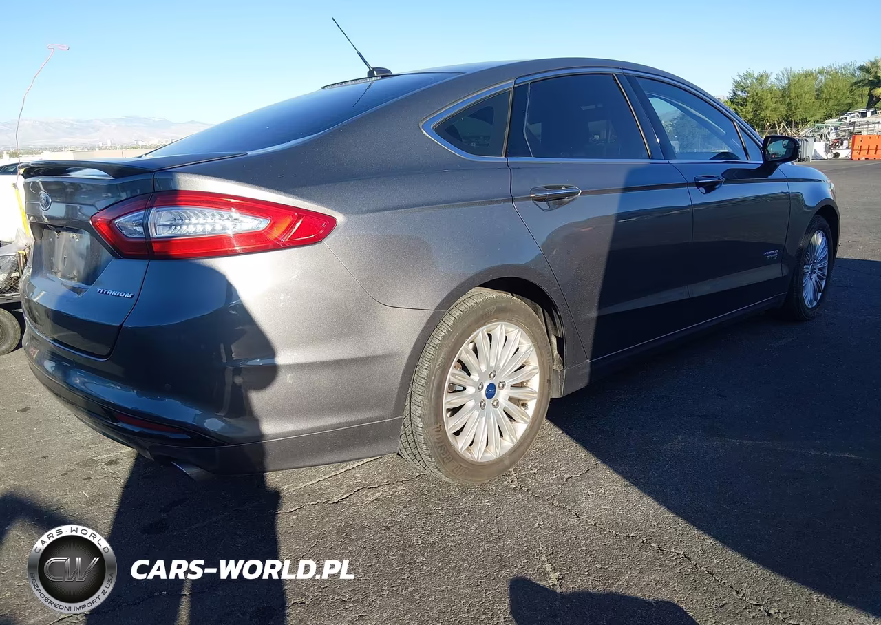 2013 Ford Fusion Energi Titanium VIN:3FA6P0SU1DR319098 - 4