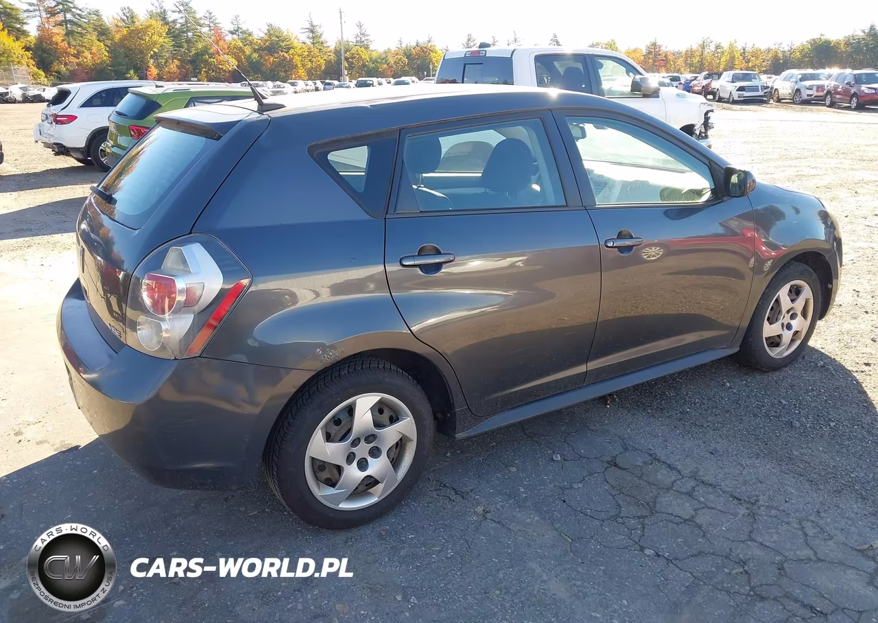 2010 Pontiac Vibe VIN:5Y2SP6E86AZ403631 - 4
