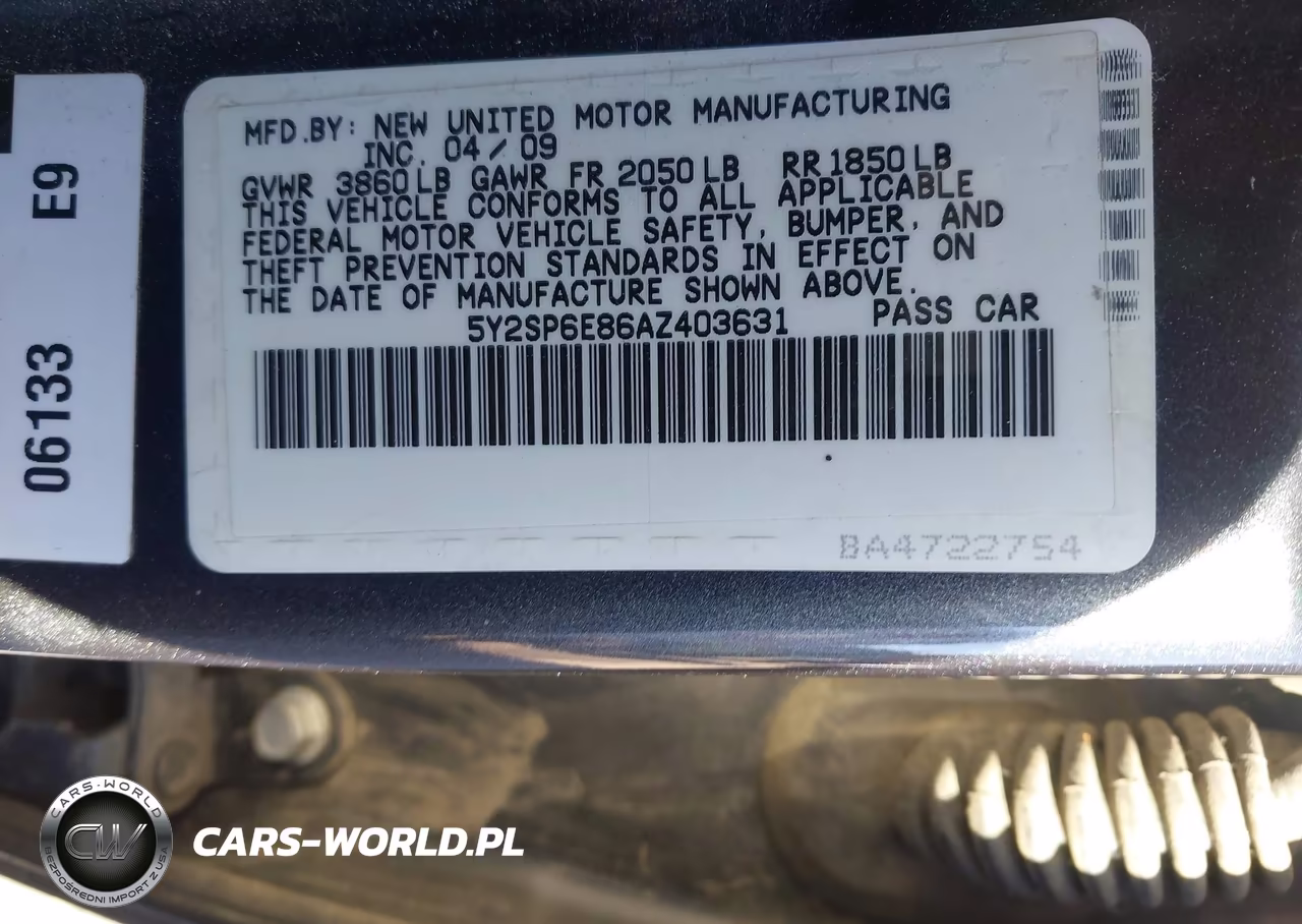 2010 Pontiac Vibe VIN:5Y2SP6E86AZ403631 - 9