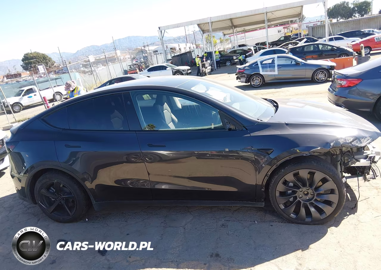 2026 Tesla Model Y All-Wheel Drive-Long Range Launch Series-Premium All-Wheel Drive VIN:7SAYGDEE5TF405614 - 13