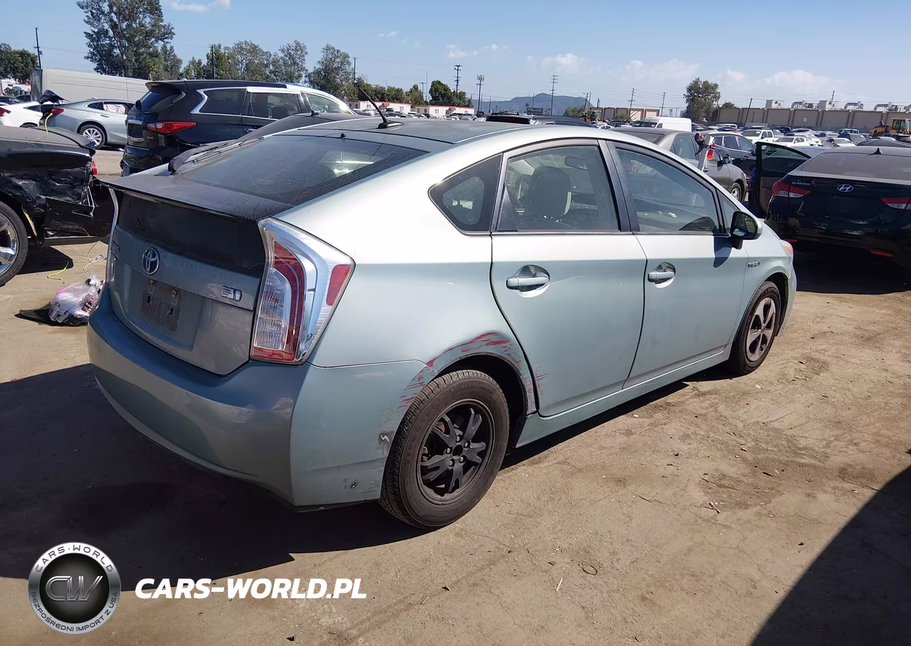 2015 Toyota Prius Three VIN:JTDKN3DU3F1907059 - 4