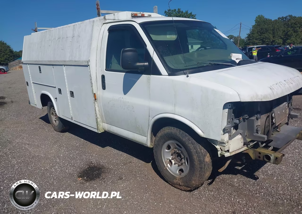 2005 Chevrolet Express Cutaway – zdjęcie 1 z 15