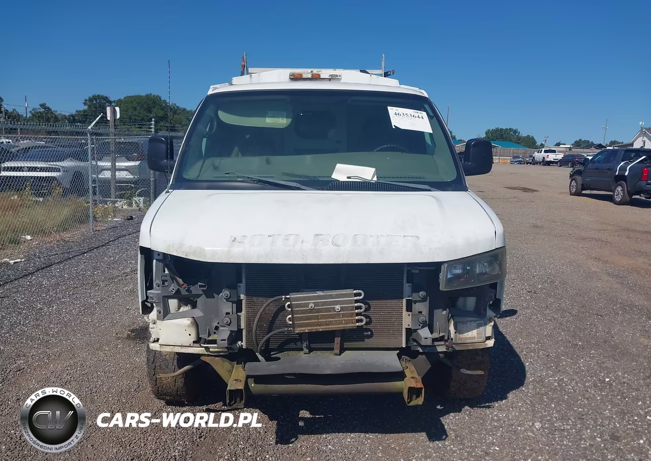 2005 Chevrolet Express Cutaway VIN:1GBHG31U751210358 - 12