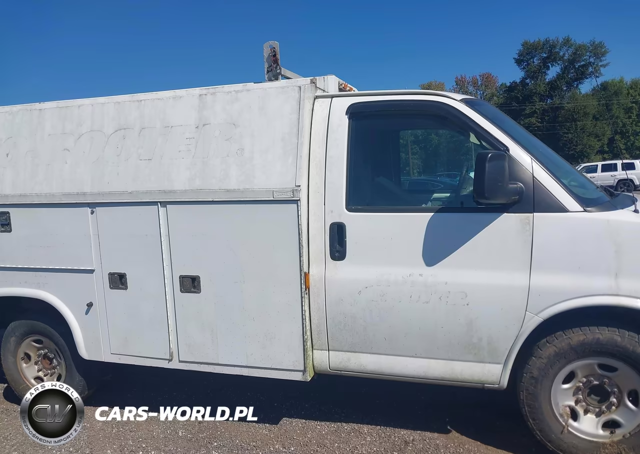 2005 Chevrolet Express Cutaway VIN:1GBHG31U751210358 - 13