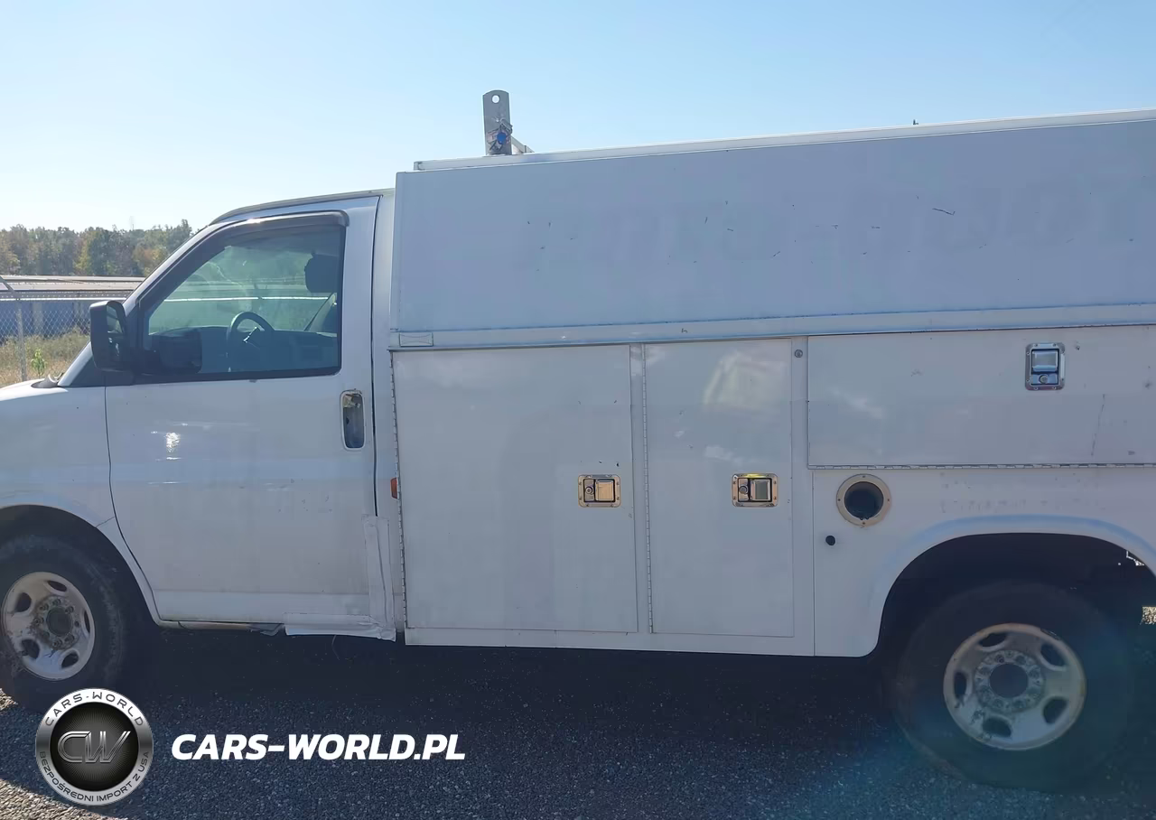 2005 Chevrolet Express Cutaway VIN:1GBHG31U751210358 - 14