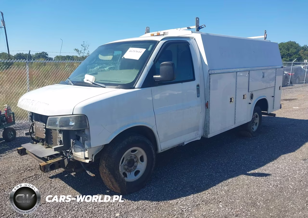 2005 Chevrolet Express Cutaway VIN:1GBHG31U751210358 - 2