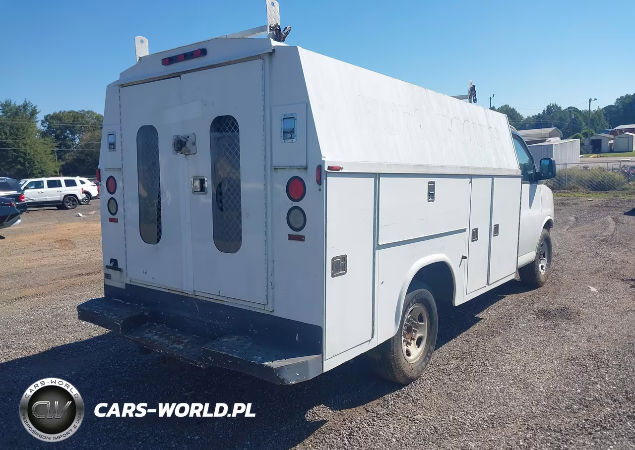 2005 Chevrolet Express Cutaway VIN:1GBHG31U751210358 - 4