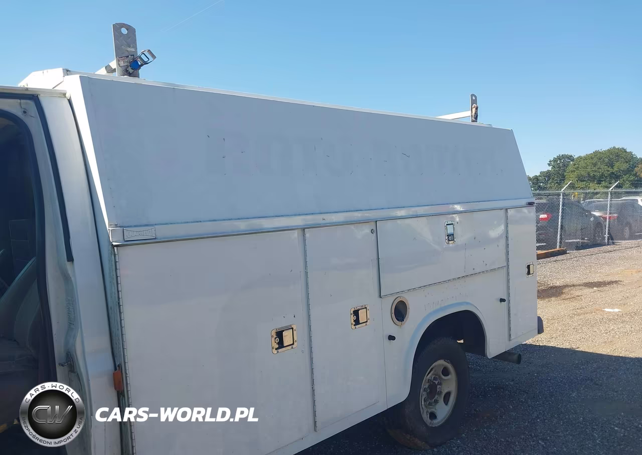 2005 Chevrolet Express Cutaway VIN:1GBHG31U751210358 - 7