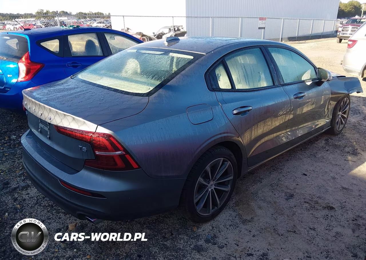 2021 Volvo S60 T5 Momentum VIN:7JR102FK7MG102581 - 4