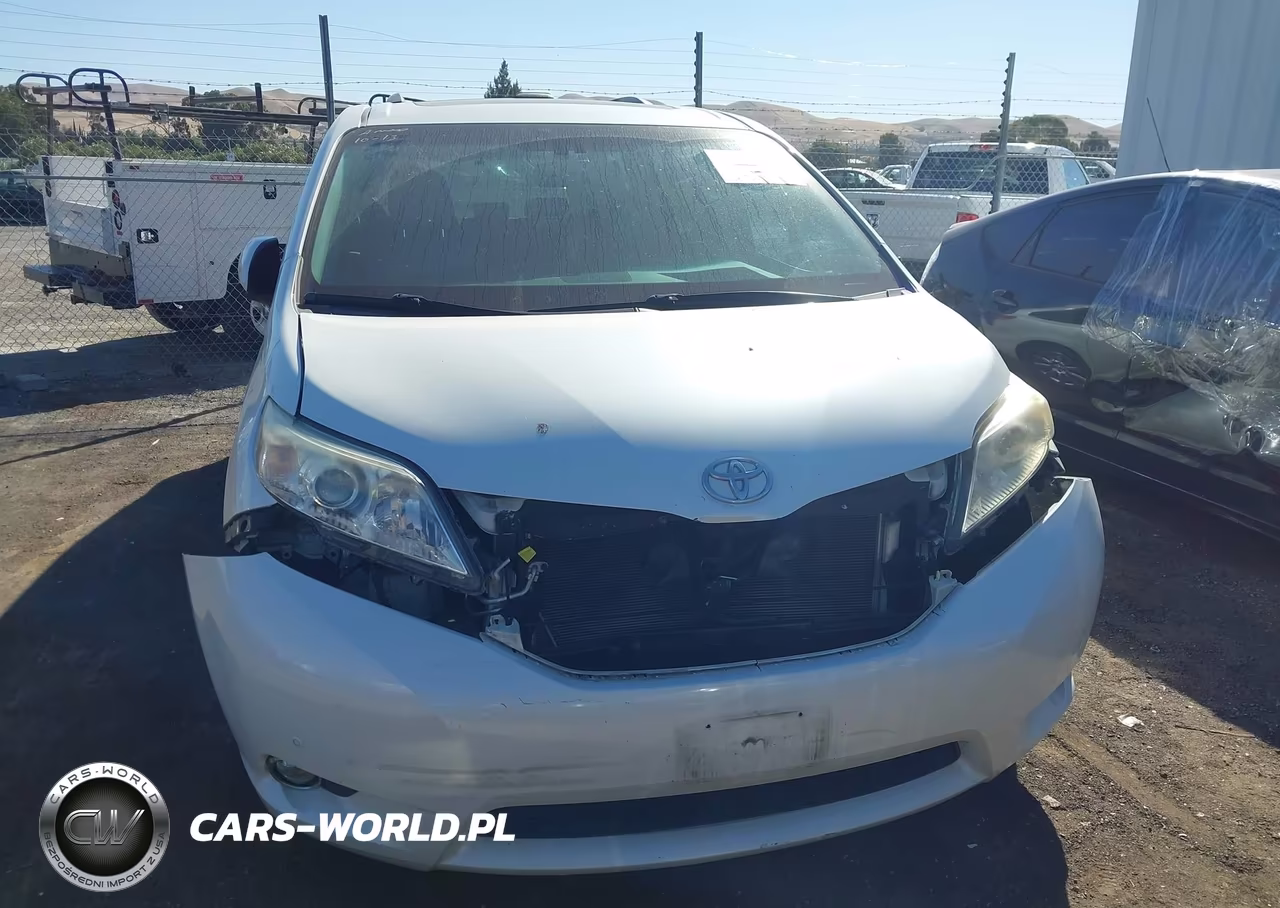 2011 Toyota Sienna Limited V6 VIN:5TDYK3DC8BS037963 - 13