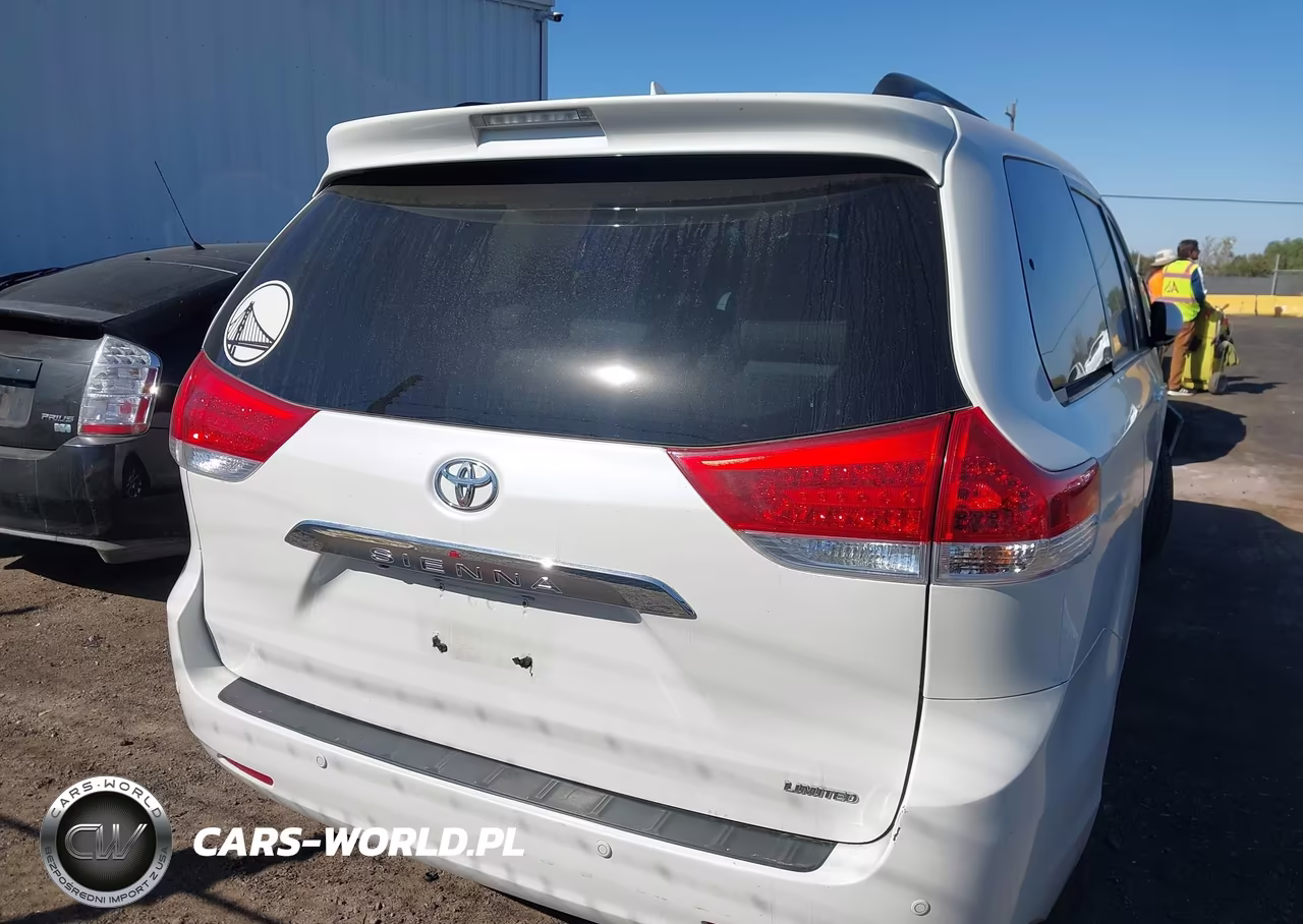 2011 Toyota Sienna Limited V6 VIN:5TDYK3DC8BS037963 - 17