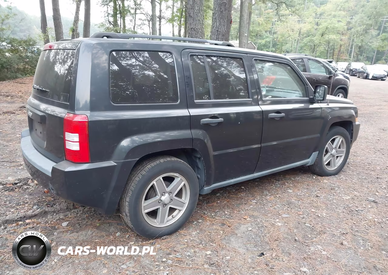 2008 Jeep Patriot Sport VIN:1J8FT28W18D707997 - 4