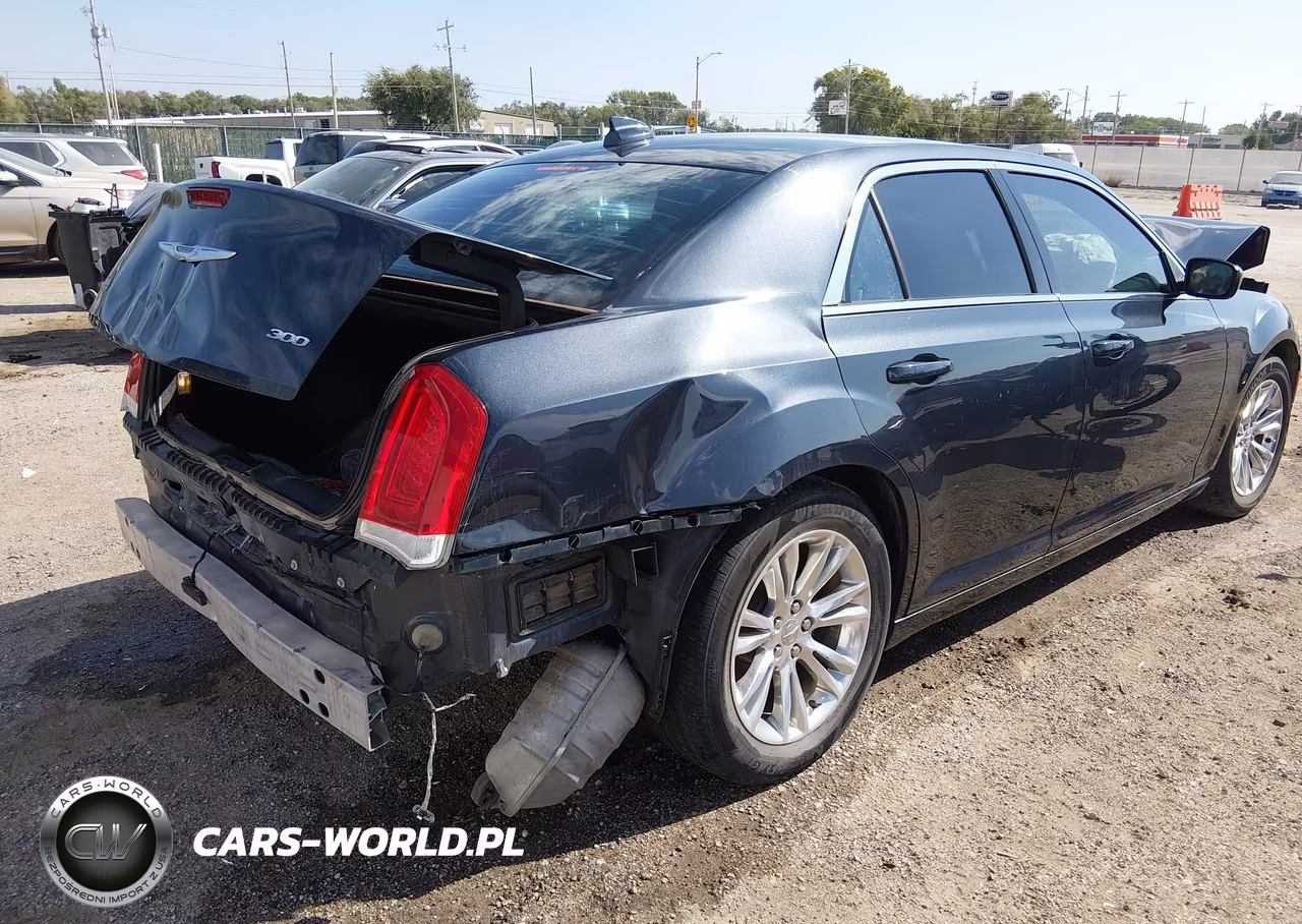 2017 Chrysler 300 Limited VIN:2C3CCAAG6HH567895 - 4