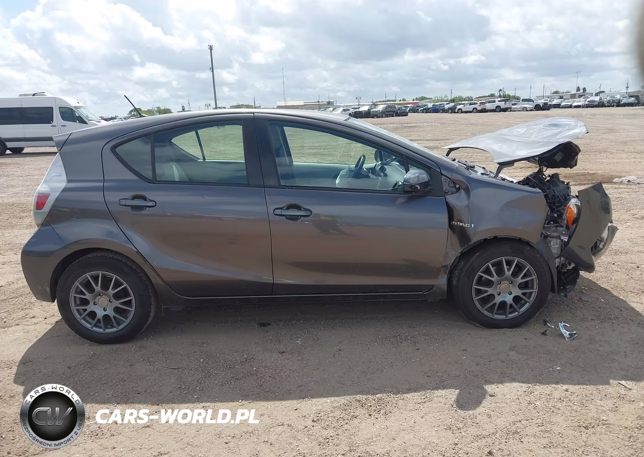 2013 Toyota Prius C One VIN:JTDKDTB39D1047212 - 14