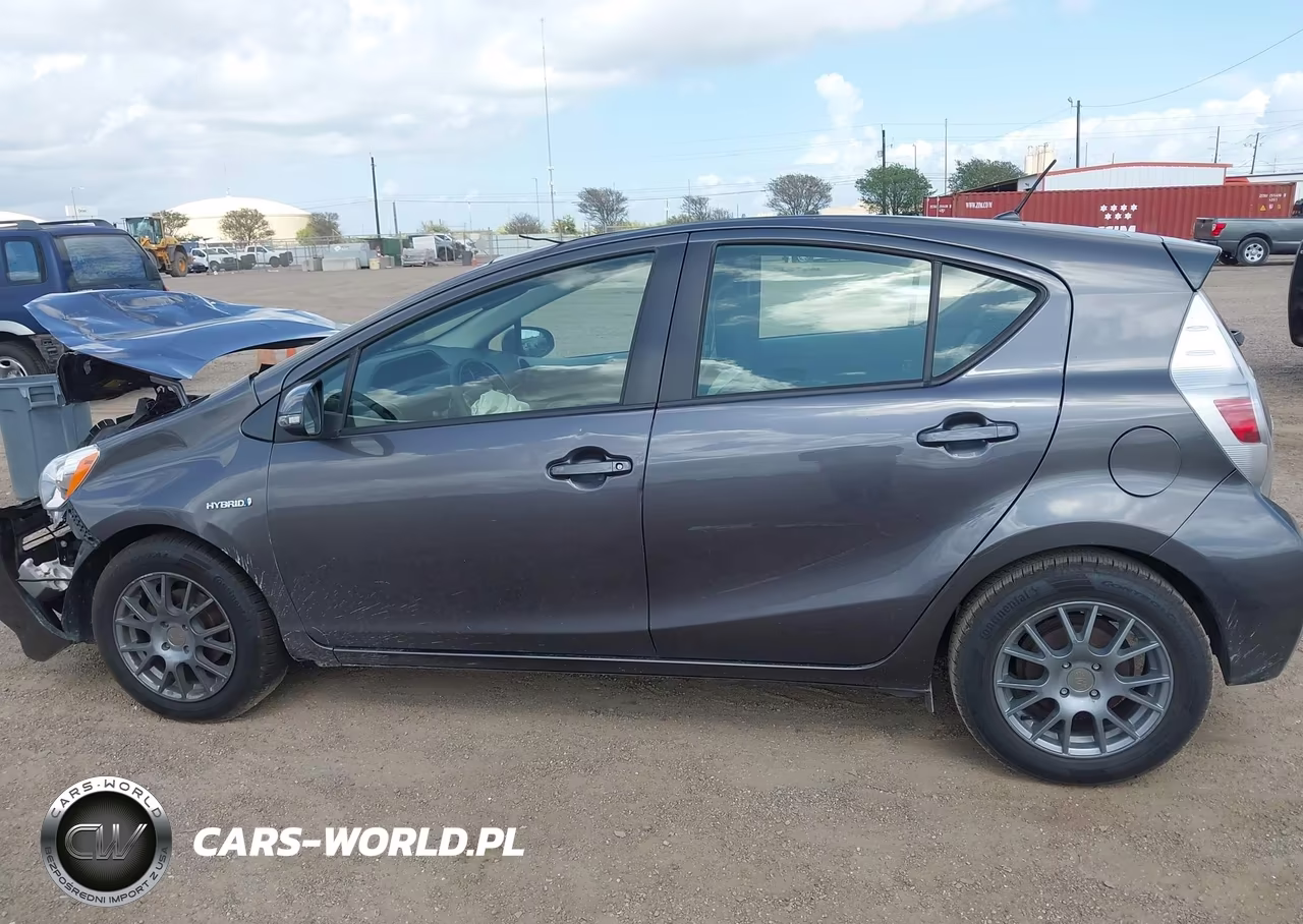 2013 Toyota Prius C One VIN:JTDKDTB39D1047212 - 15