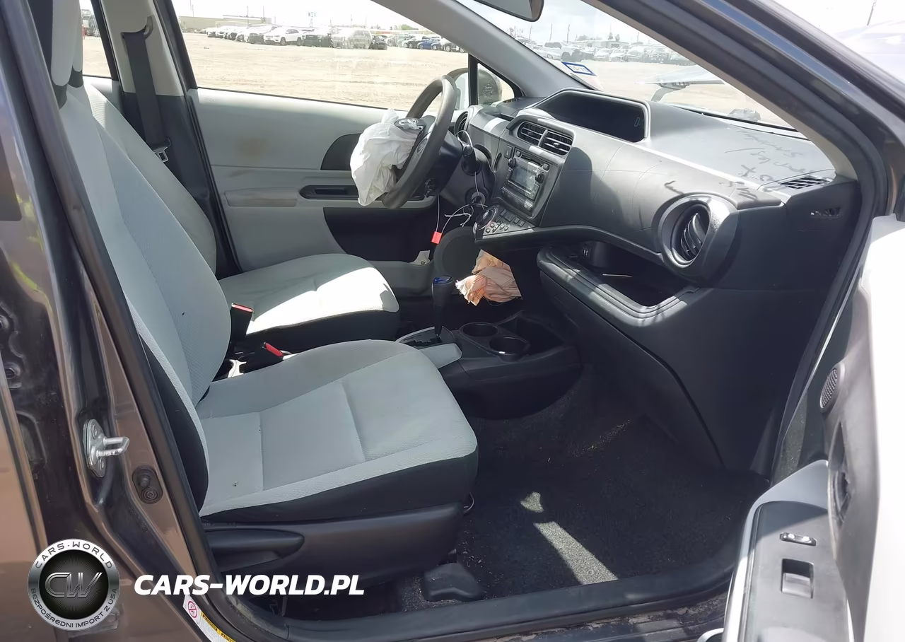 2013 Toyota Prius C One VIN:JTDKDTB39D1047212 - 5