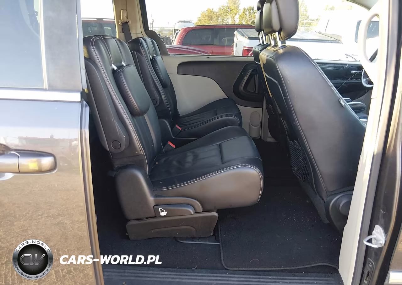 2015 Chrysler Town & Country Touring VIN:2C4RC1BG4FR619357 - 8