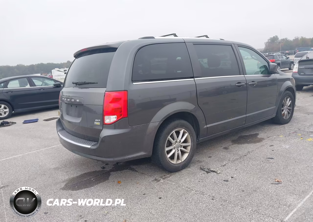 2018 Dodge Grand Caravan Sxt VIN:2C4RDGCG9JR215588 - 4