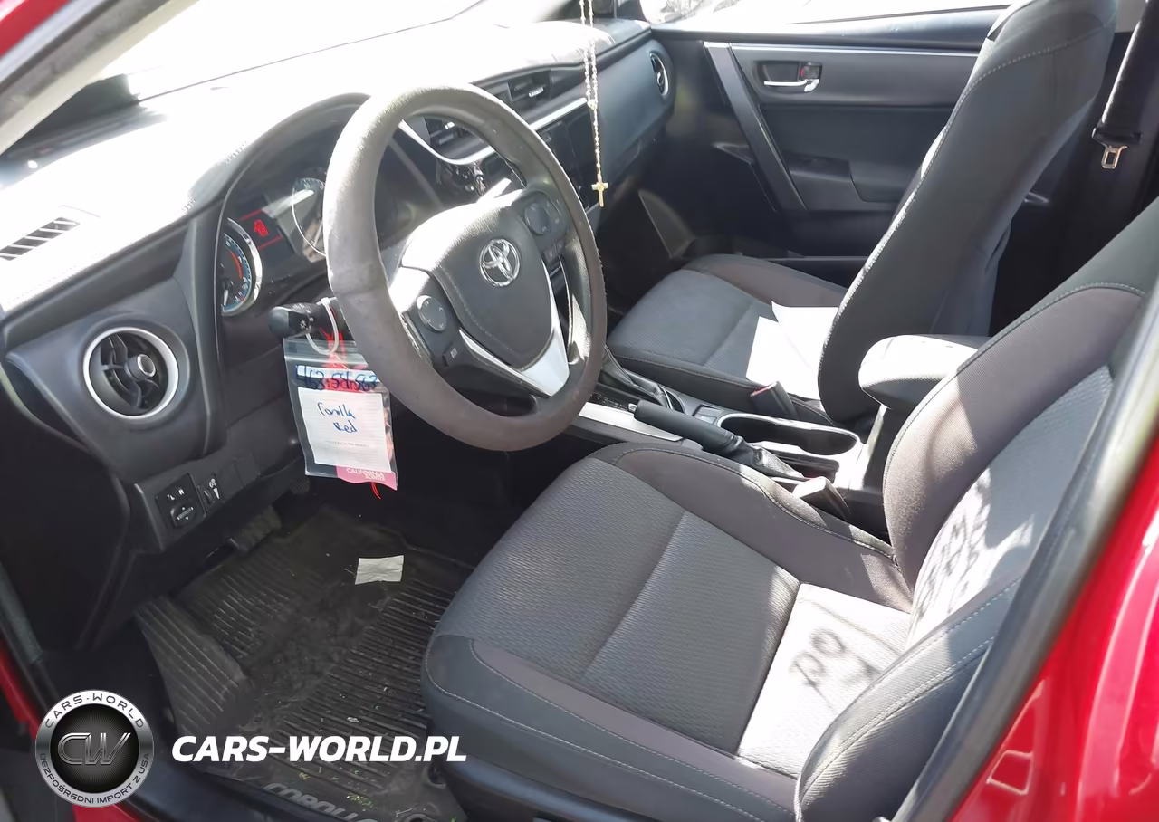 2018 Toyota Corolla Le VIN:5YFBURHEXJP748764 - 18
