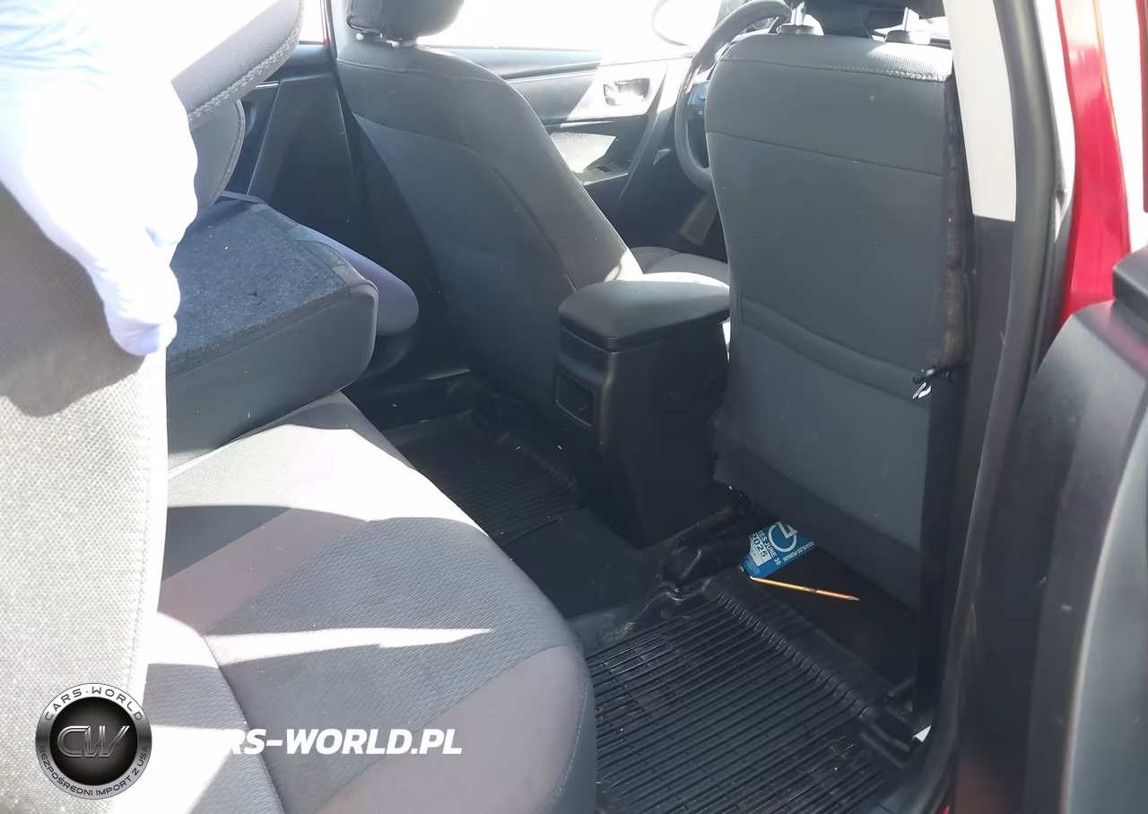 2018 Toyota Corolla Le VIN:5YFBURHEXJP748764 - 8