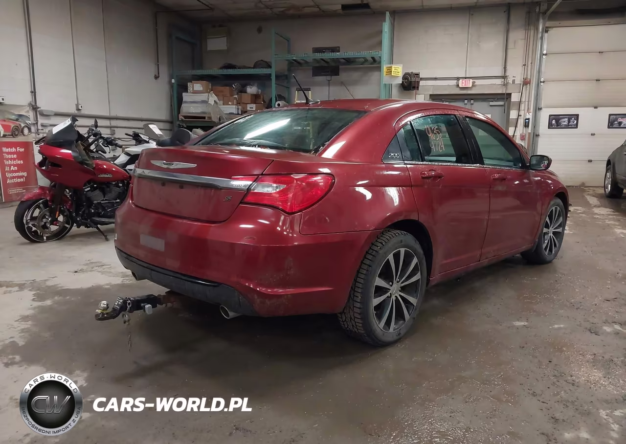 2014 Chrysler 200 Touring VIN:1C3CCBBG6EN131961 - 4