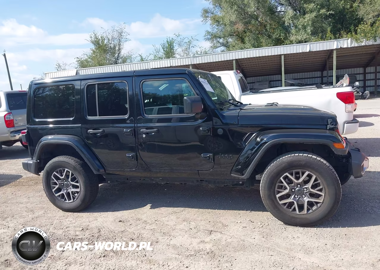 2025 Jeep Wrangler 4-Door Sahara 4X4 VIN:1C4PJXEN1SW570372 - 13