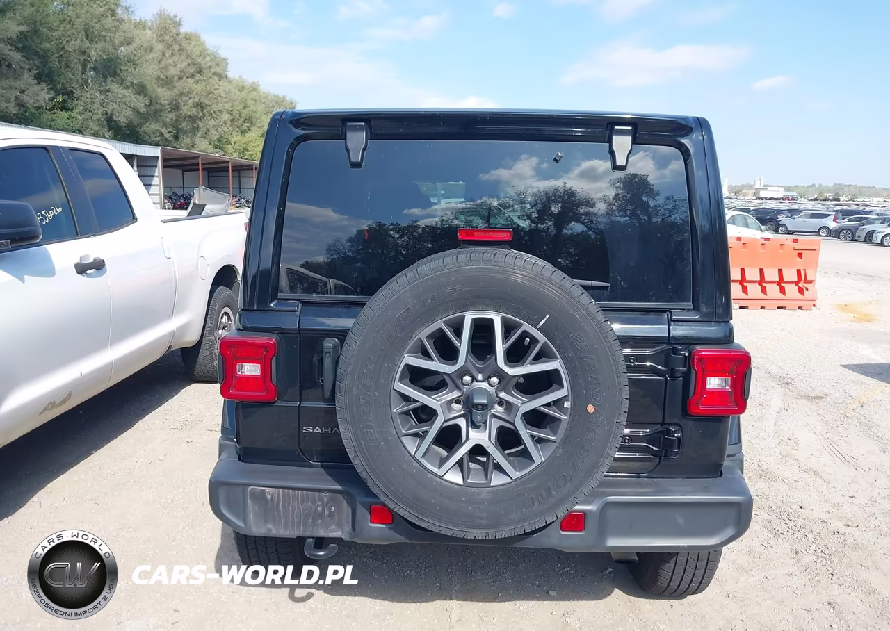 2025 Jeep Wrangler 4-Door Sahara 4X4 VIN:1C4PJXEN1SW570372 - 16