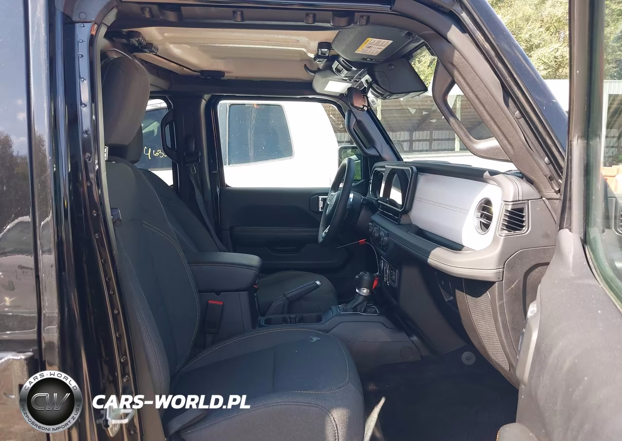 2025 Jeep Wrangler 4-Door Sahara 4X4 VIN:1C4PJXEN1SW570372 - 5