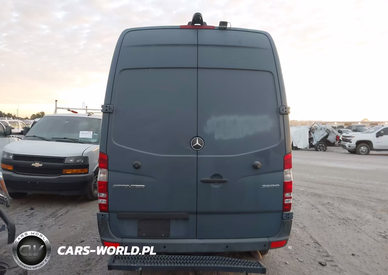 2018 Mercedes-Benz Sprinter 2500 Standard Roof V6 VIN:WD3PE7CD1JP643192 - 16
