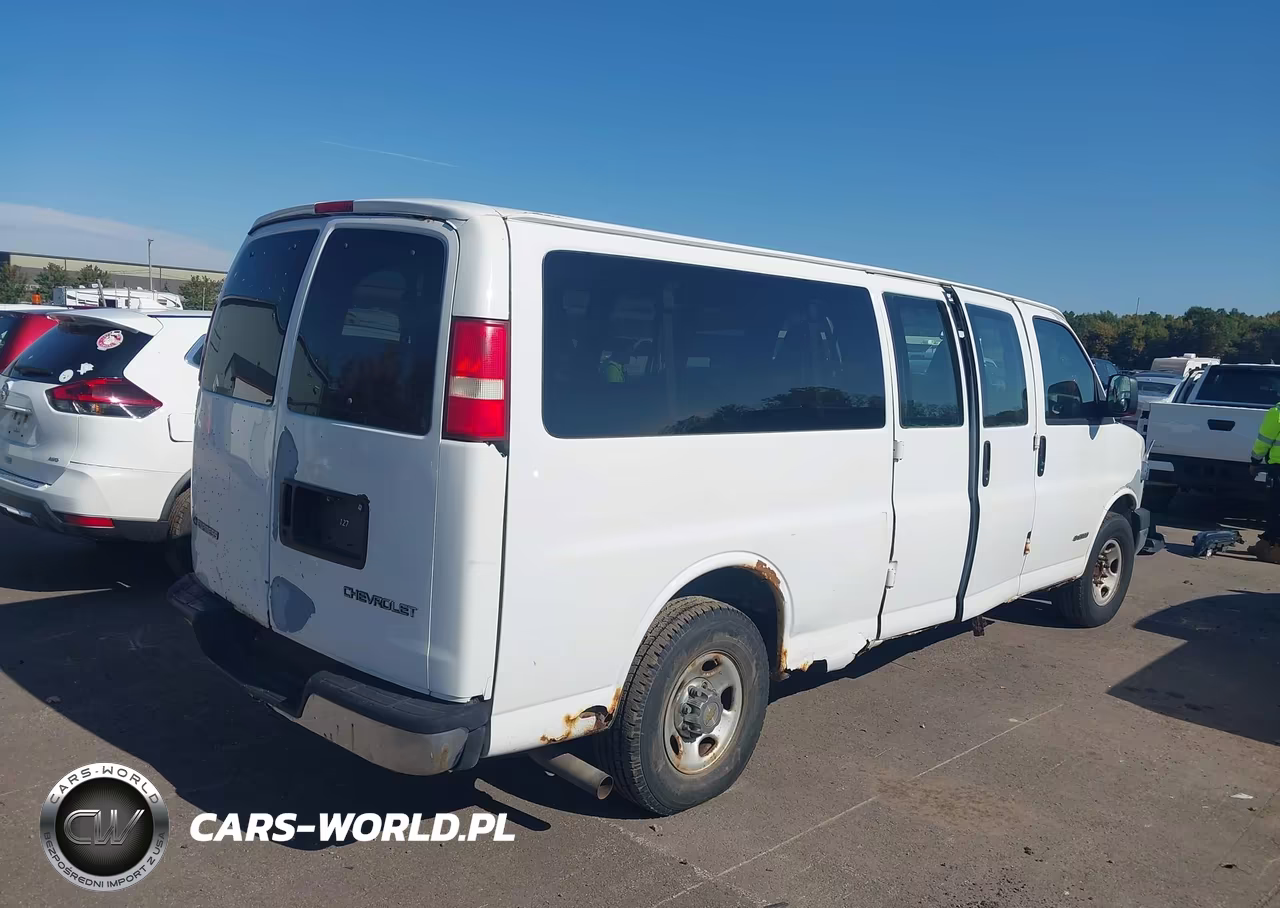 2004 Chevrolet Express VIN:1GAHG39U841183677 - 4
