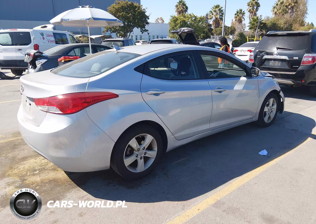 2012 Hyundai Elantra Gls VIN:5NPDH4AE6CH120646 - 4