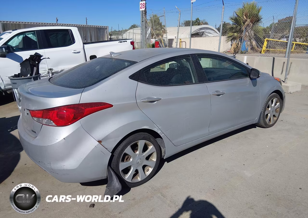 2013 Hyundai Elantra Limited VIN:KMHDH4AE8DU838492 - 4