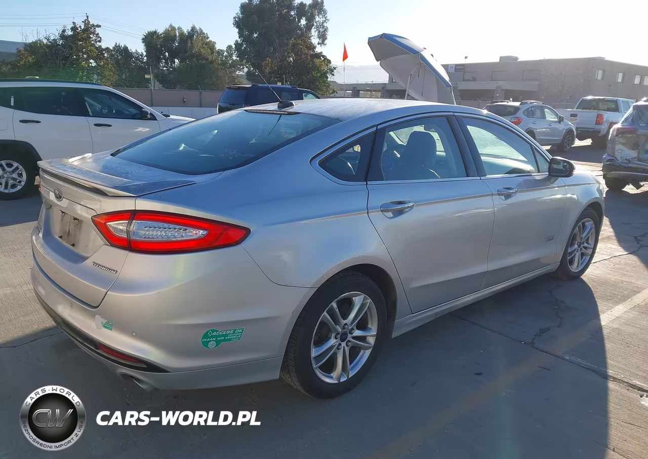 2015 Ford Fusion Energi Titanium VIN:3FA6P0SU5FR247499 - 4